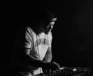DJ FeezoL – Cruz Lounge Student Night (February)